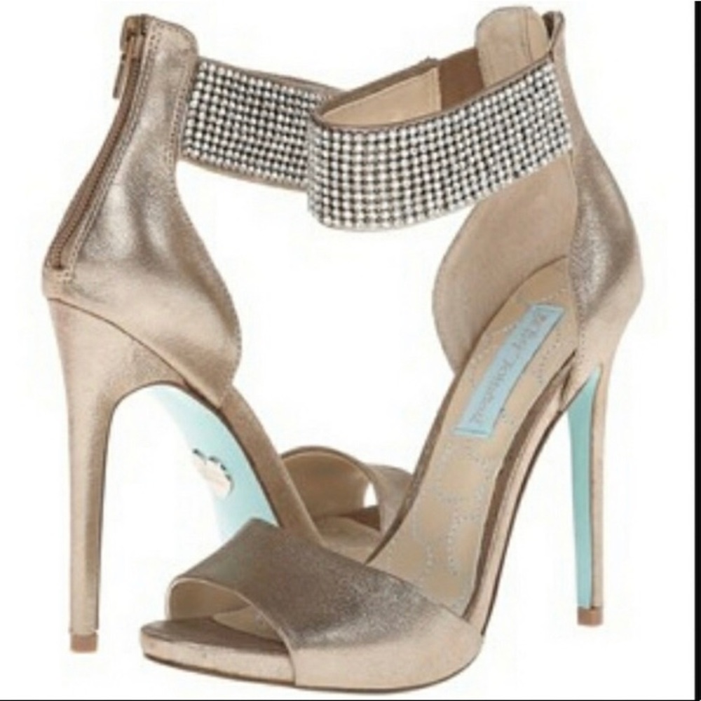 NWT Betsey Johnson Something Blue Unite Heels 6.5